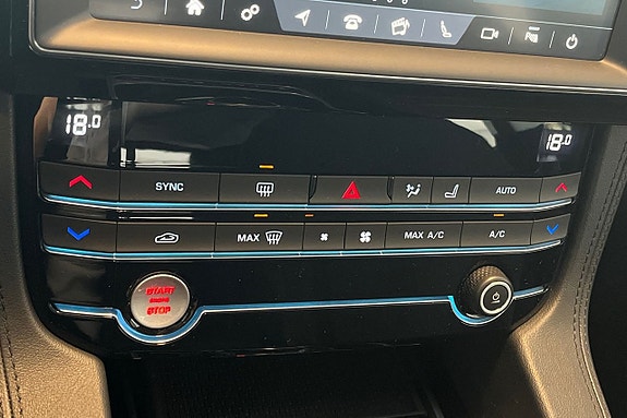 Jaguar F-PACE 21 of 28