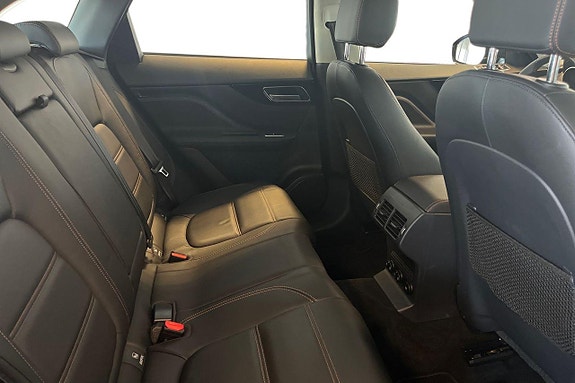 Jaguar F-PACE 24 of 28