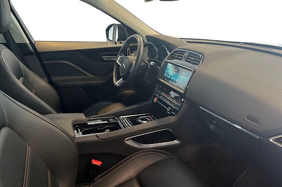 Jaguar F-PACE 23 of 28