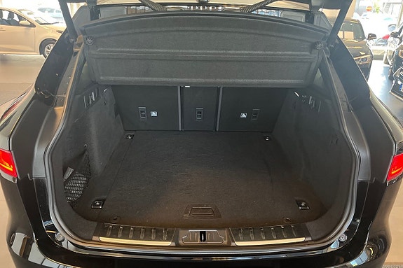 Jaguar F-PACE 26 of 28