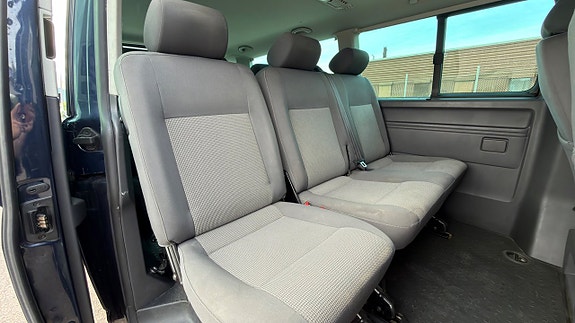 Volkswagen Caravelle 8 of 19