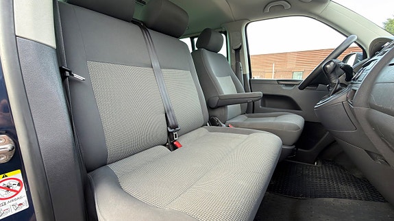 Volkswagen Caravelle 7 of 19