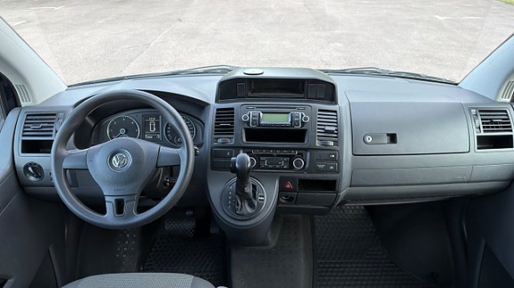Volkswagen Caravelle 10 of 19