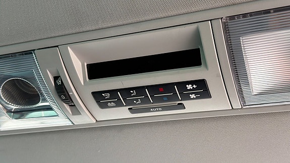 Volkswagen Caravelle 12 of 19