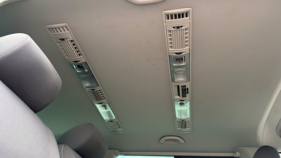 Volkswagen Caravelle 13 of 19