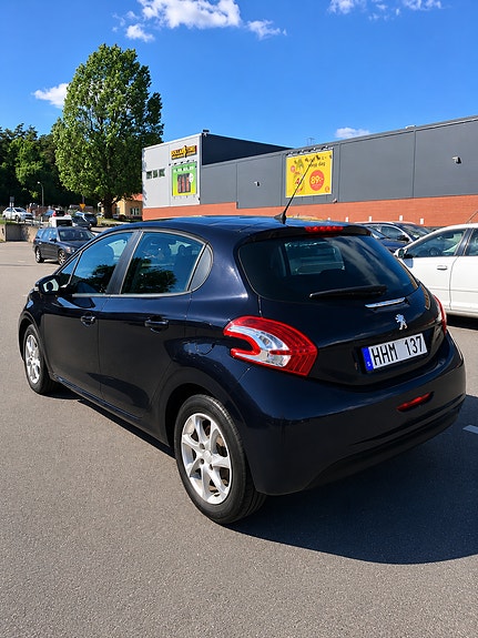 Peugeot 208 4 of 4