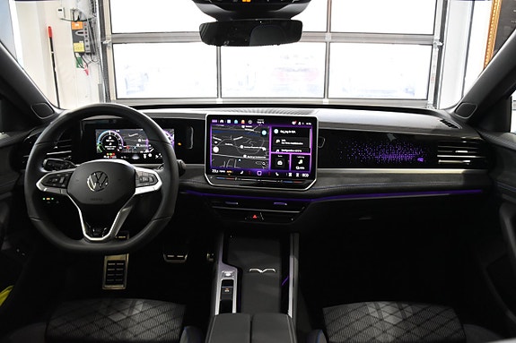 Volkswagen Passat 8 of 25
