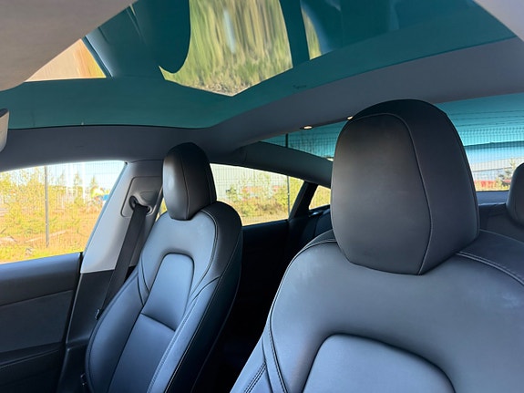 Tesla Model 3 12 of 30