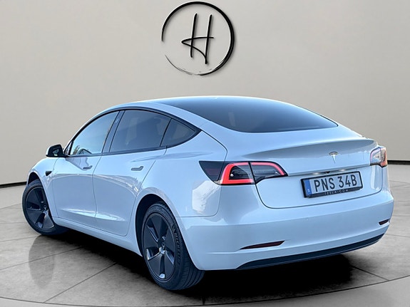 Tesla Model 3 6 of 30