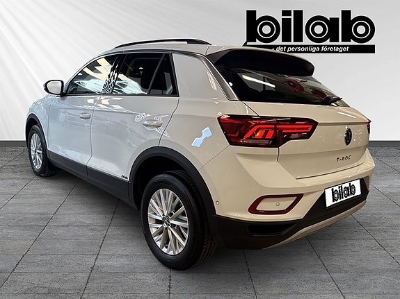 Volkswagen T-Roc 3 of 9