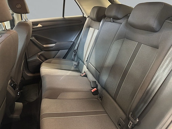 Volkswagen T-Roc 5 of 9
