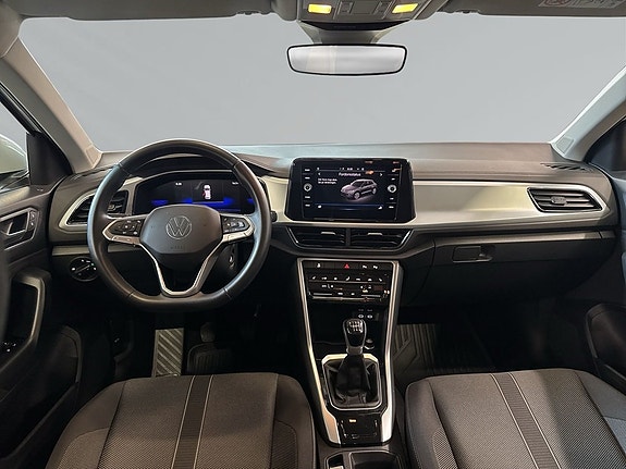Volkswagen T-Roc 7 of 9