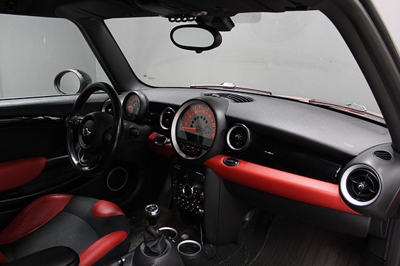 MINI Cooper 10 of 11