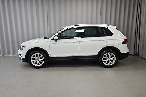 Volkswagen Tiguan 2 of 5