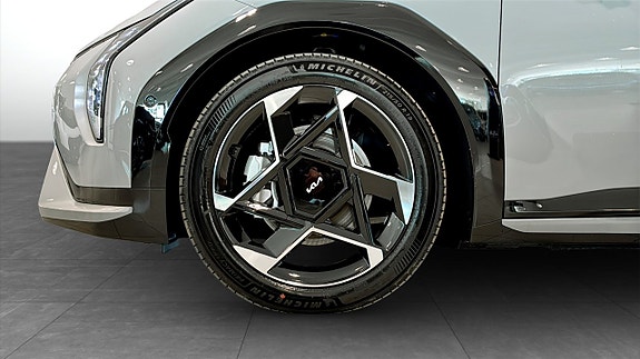 Kia EV4 5 of 17