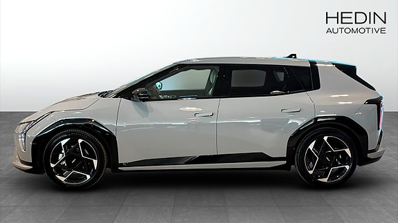Kia EV4 8 of 17