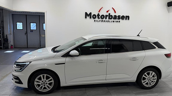 Renault Megane IV 2 of 5