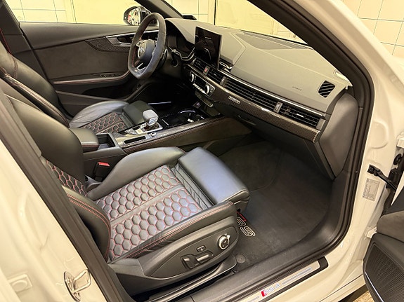 Audi RS4 13 of 24