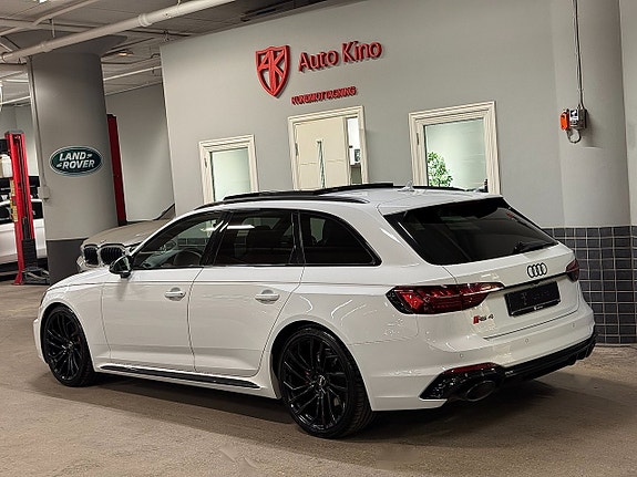 Audi RS4 3 of 5