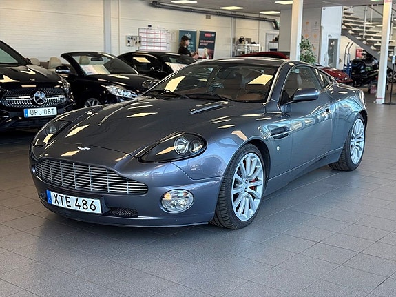 Aston Martin Vanquish 6 of 22