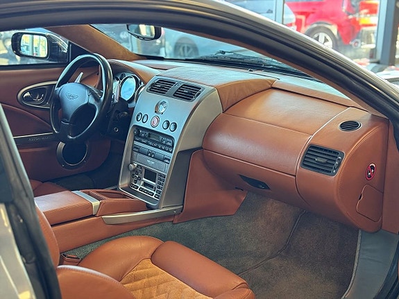 Aston Martin Vanquish 12 of 22