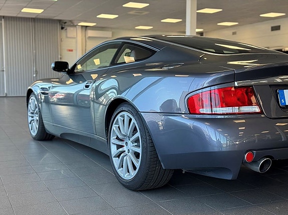 Aston Martin Vanquish 21 of 22