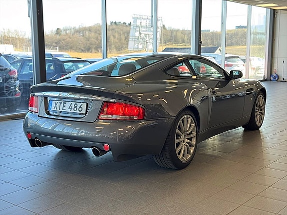 Aston Martin Vanquish 3 of 5