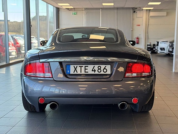 Aston Martin Vanquish 4 of 5