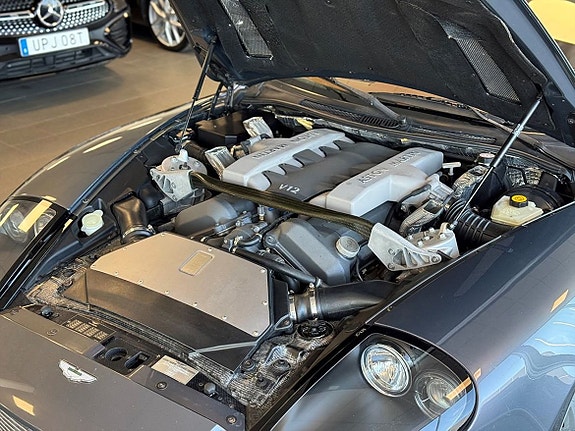 Aston Martin Vanquish 19 of 22