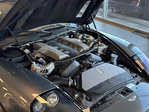 Aston Martin Vanquish 18 of 22