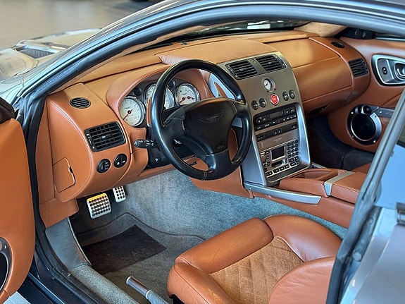 Aston Martin Vanquish 9 of 22