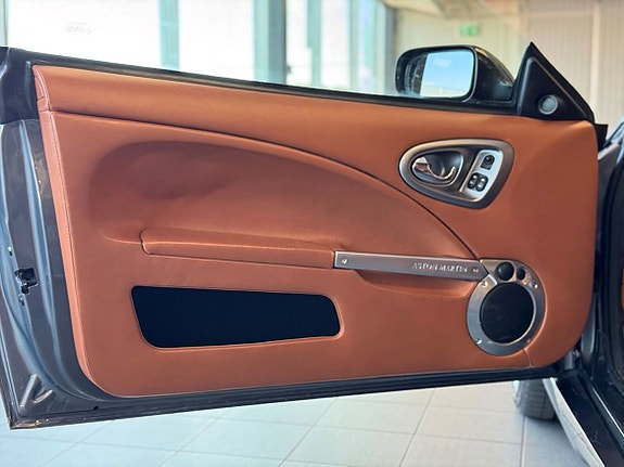 Aston Martin Vanquish 10 of 22