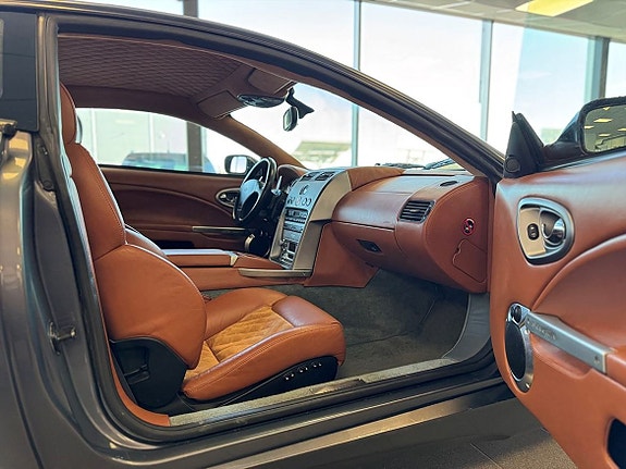 Aston Martin Vanquish 11 of 22