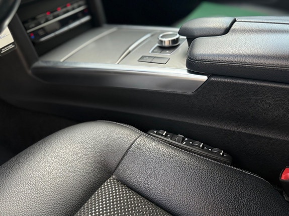 Mercedes-Benz E220 11 of 18