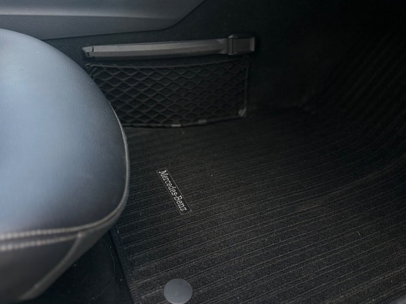 Mercedes-Benz E220 13 of 18