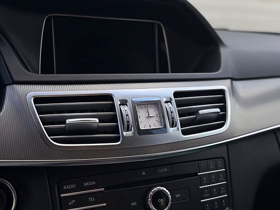 Mercedes-Benz E220 12 of 18