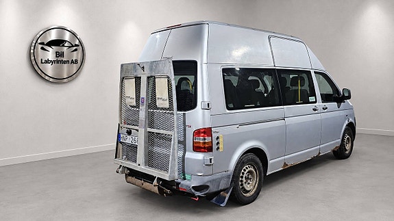 Volkswagen Caravelle 4 of 5