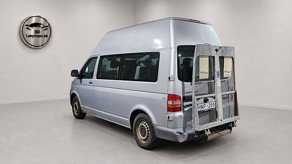 Volkswagen Caravelle 5 of 5