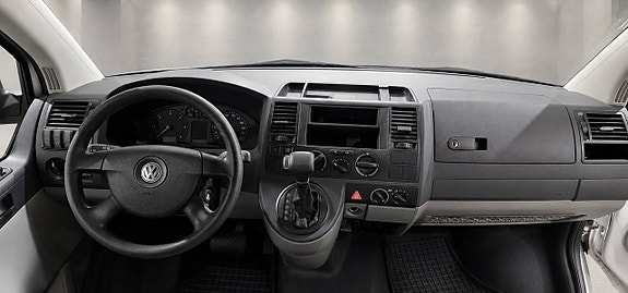 Volkswagen Caravelle 6 of 14