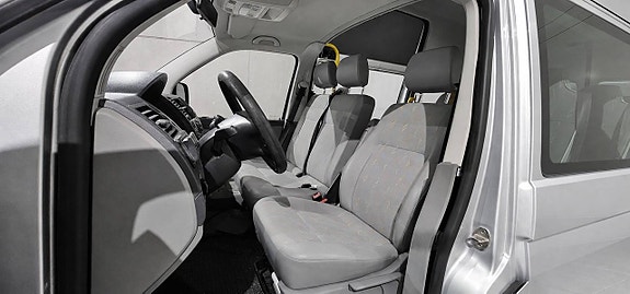 Volkswagen Caravelle 9 of 14
