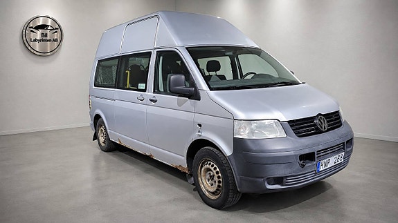 Volkswagen Caravelle 2 of 5