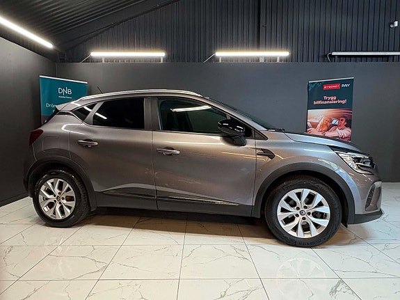Renault Captur 3 of 5