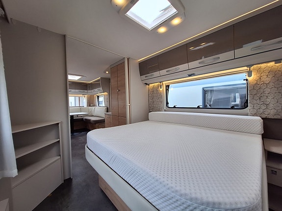 Dethleffs Nomad 650 RQT Scandinavia Snow Queenbädd, Dusch 12 of 17