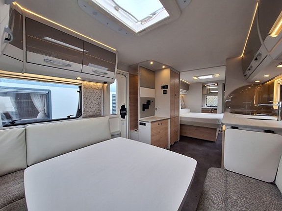 Dethleffs Nomad 650 RQT Scandinavia Snow Queenbädd, Dusch 5 of 17