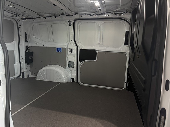Volkswagen Transporter 12 of 17