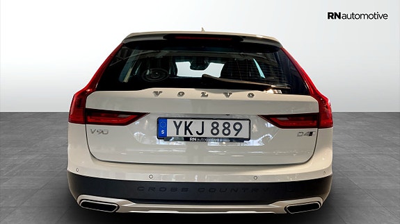 Volvo V90 Cross Country 4 of 5