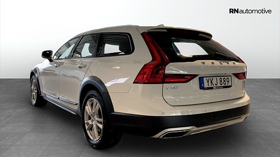 Volvo V90 Cross Country 3 of 5