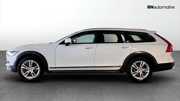 Volvo V90 Cross Country 2 of 5