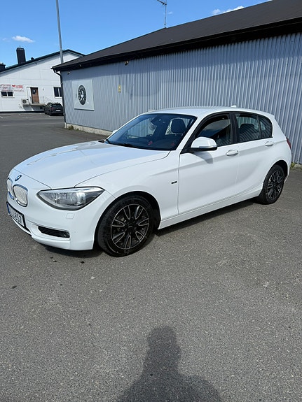 BMW 118d 3 of 5