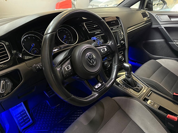 Volkswagen Golf VII 13 of 15